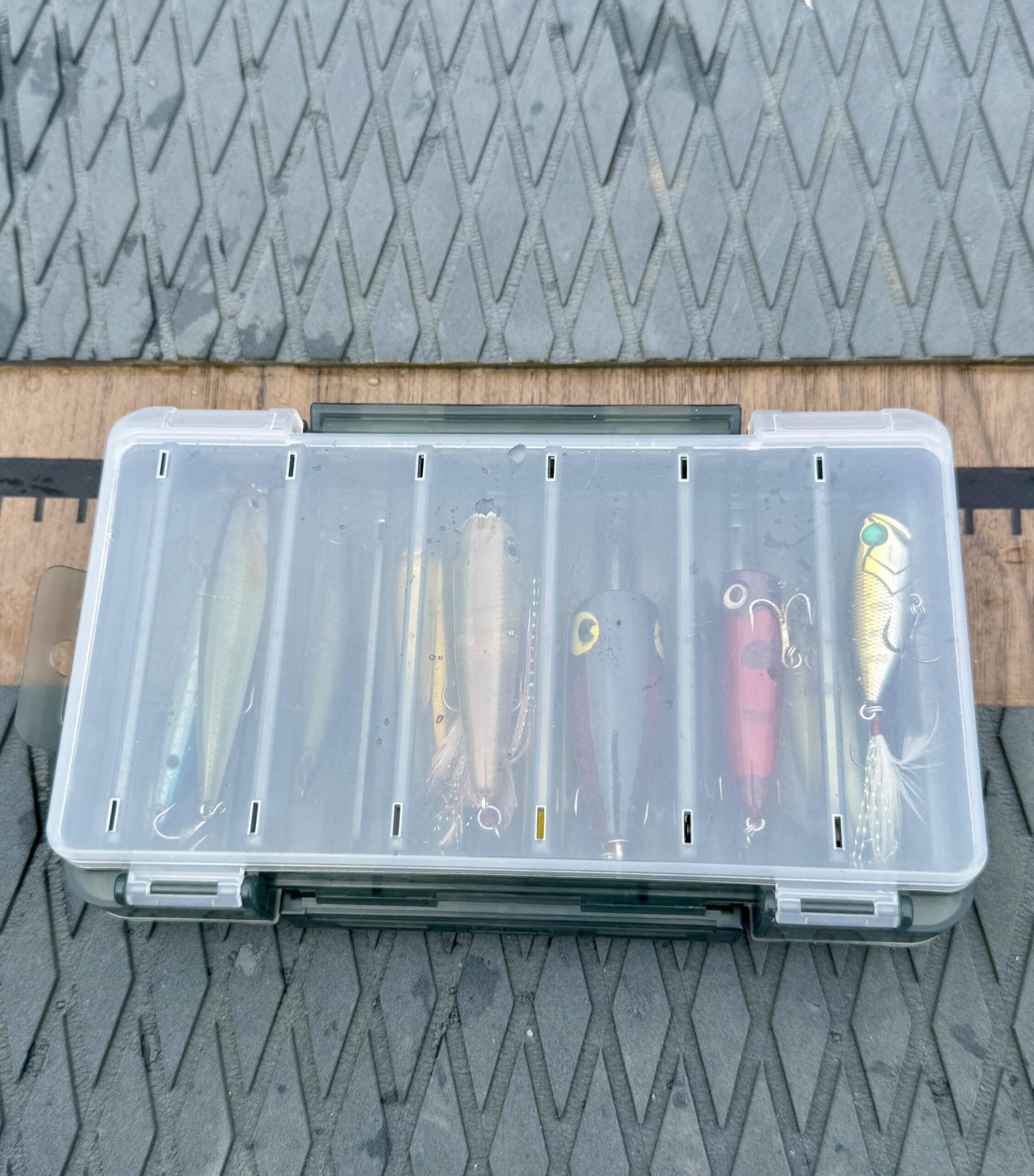 小型のトップウォータールアーを収納