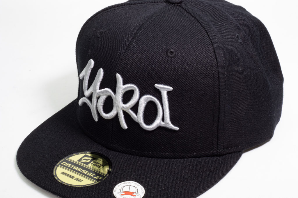 YOROI-キャップ筆記体ロゴ